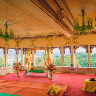 magnificent-royal-gujarati-wedding-chunda-palace-udaipur-varuns-click-photography-15