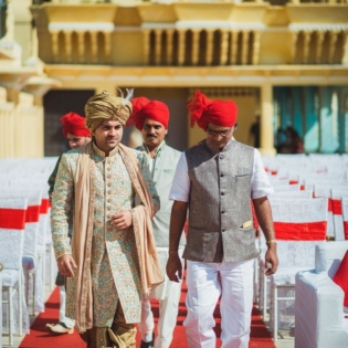 magnificent-royal-gujarati-wedding-chunda-palace-udaipur-varuns-click-photography-29
