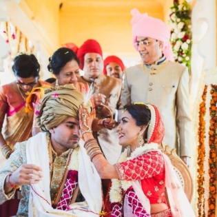 magnificent-royal-gujarati-wedding-chunda-palace-udaipur-varuns-click-photography-44
